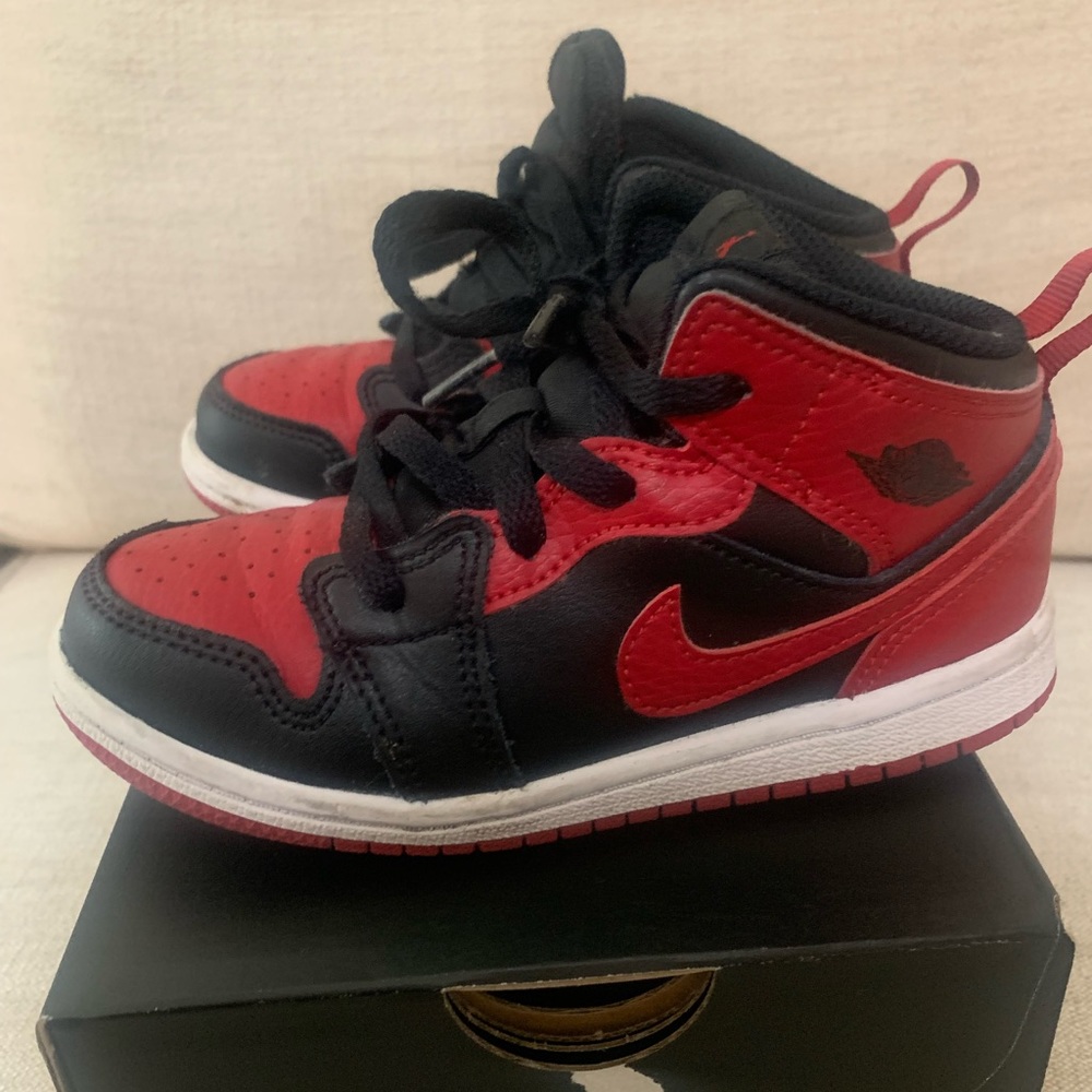 Jordan 1s. Red & Black gently used. 10c